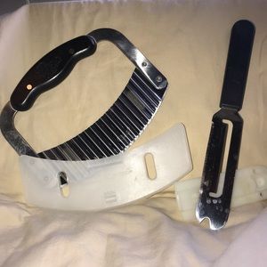 Pampered Chef Cheese Knife and Crinkle Cutter